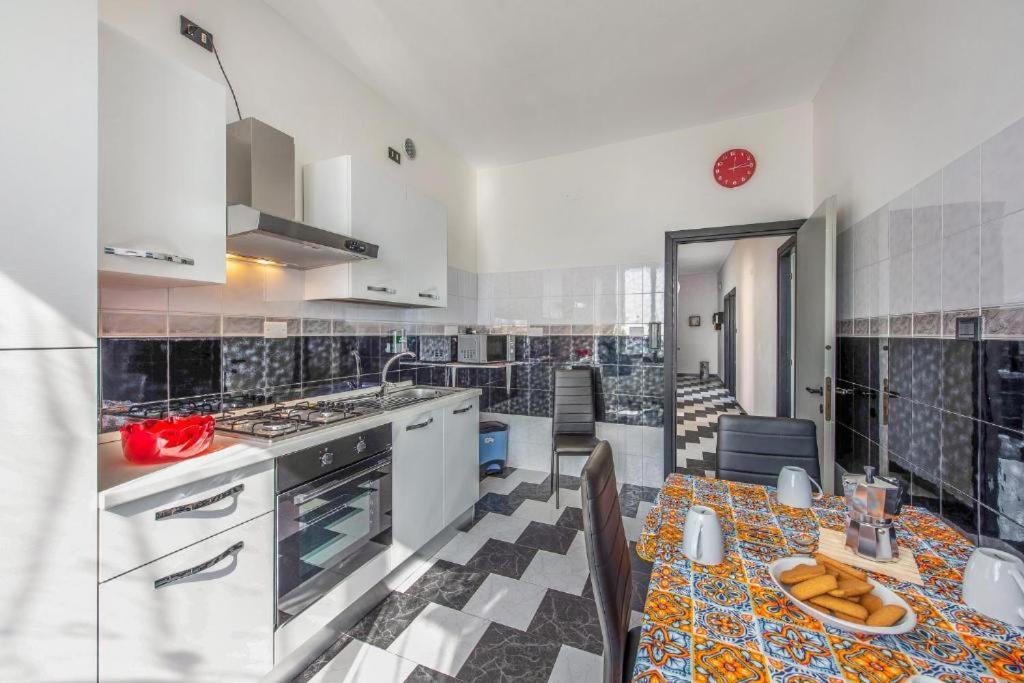 Casa Vacanza Laura Генуя Экстерьер фото